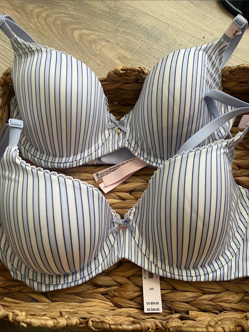 NWT Victoria's Secret White & Light Blue Striped Underwire Bra